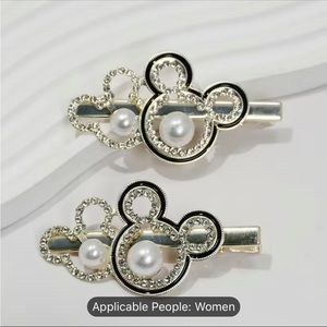 NWT 2 pieces cartoon mouse figure hair clips
